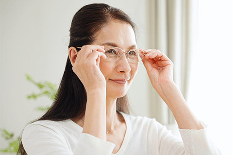 掛け外しは両手でする