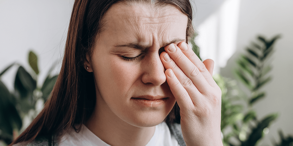角膜に傷がつく原因は？症状や引き起こす病気、予防・対策方法を解説