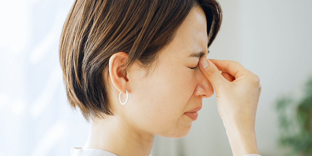 目の奥が痛い原因とは？ストレスのと関係性、考えられる病気を解説