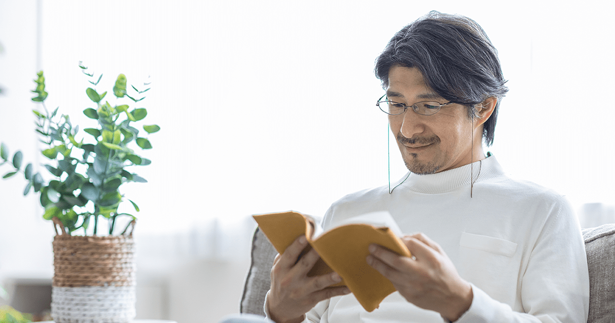 50代向けメガネはどこで買う？選び方のコツや男女別おすすめフレームを紹介