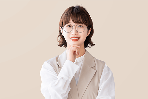 メガネをかけている女性