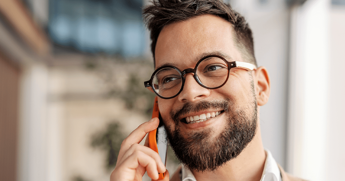 丸眼鏡の魅力とは?種類や選び方、似合う人になるコツなど解説