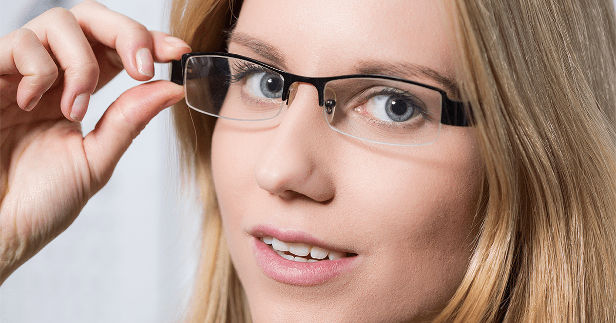 メガネのナイロール（ハーフリム）とは？メリット・デメリットや似合う顔、選び方も紹介