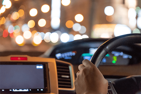 夜間の運転イメージ