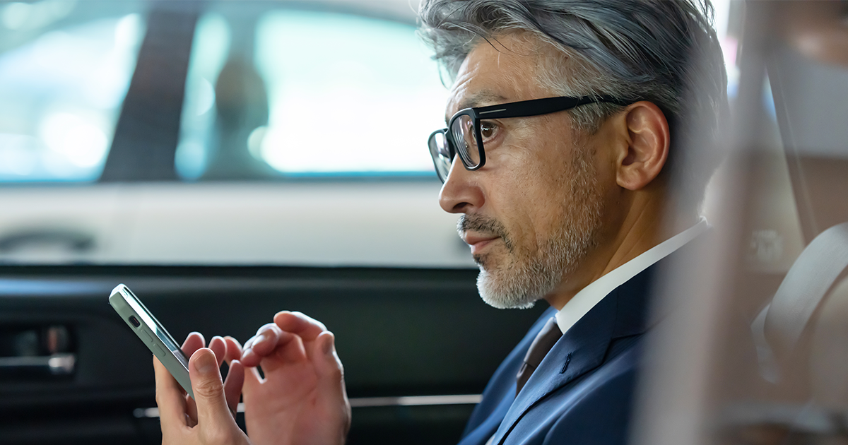 ビジネスシーンに最適なメガネの選び方！おすすめのデザインや注意点も