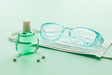マスクとメガネと目薬