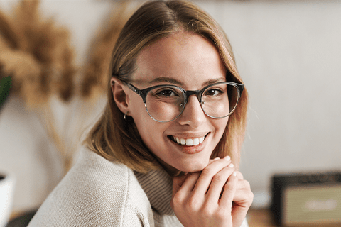 「ミディアム×センターパート」に合うメガネイメージ